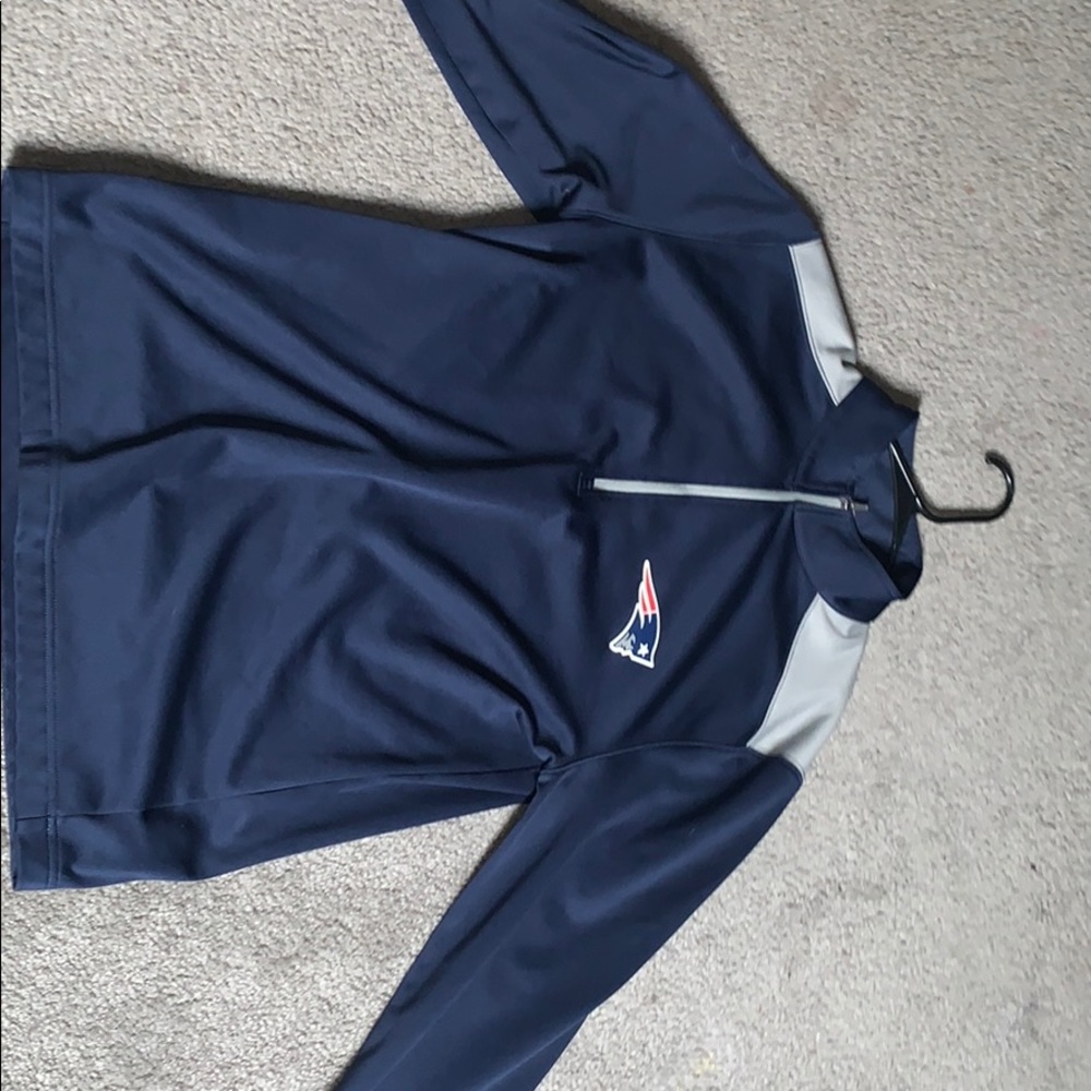 Men’s medium patriots hoodie